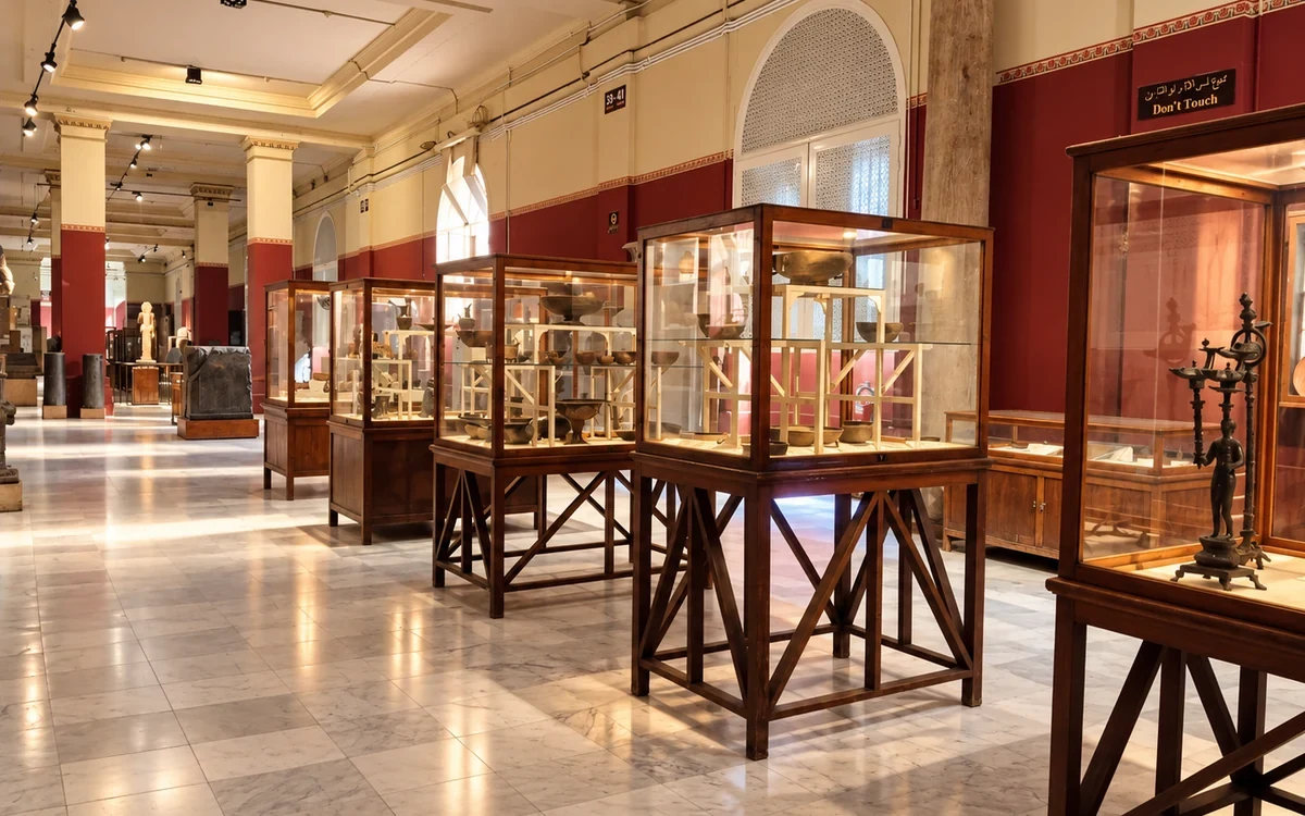 Vitrinen im Ägyptischen Museum in Kairo